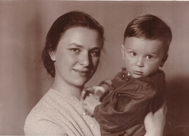 С сыном Мишей. 1959 год